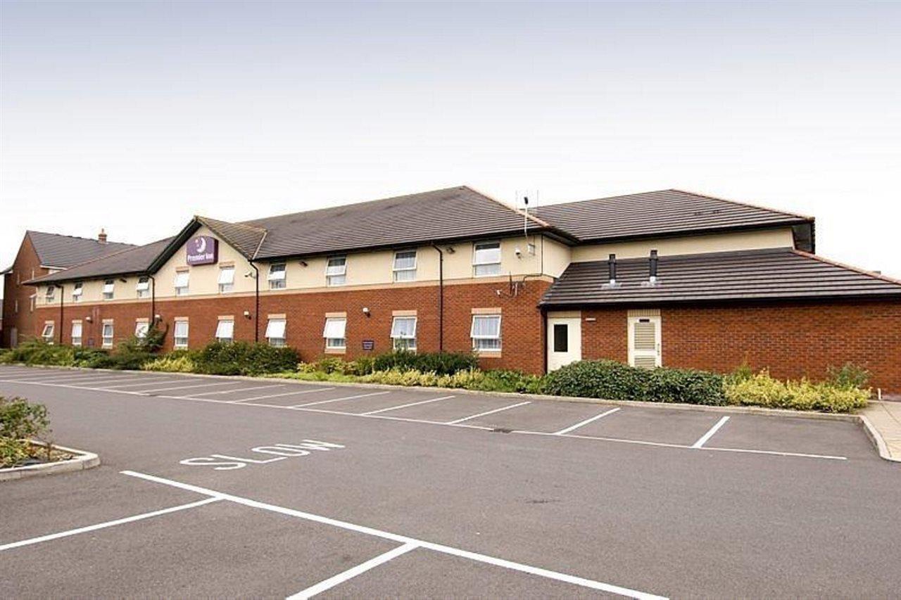 Premier Inn Taunton Central Exterior photo