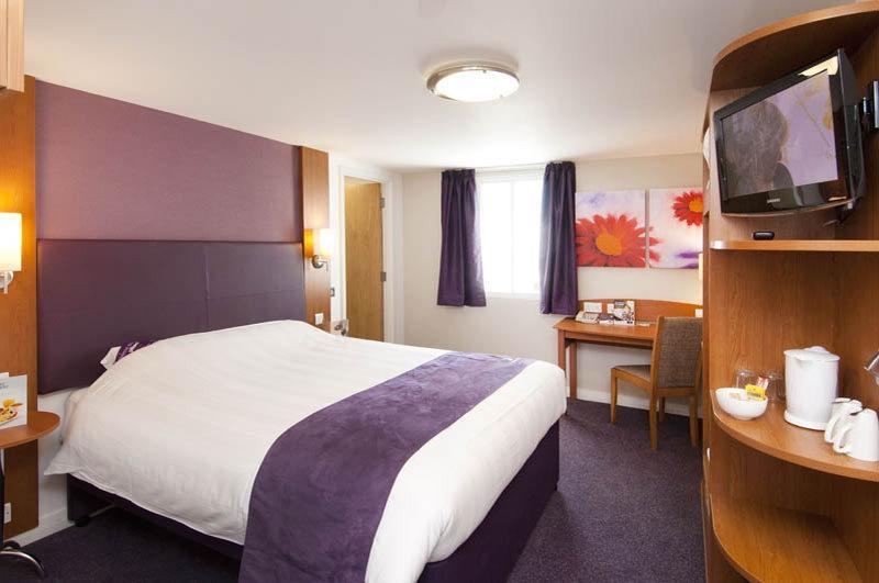 Premier Inn Taunton Central Exterior photo